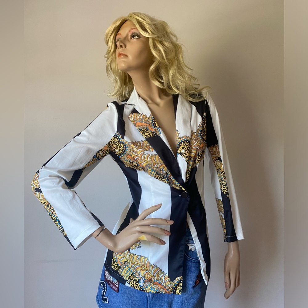 Blazer - Picture 3 of 3